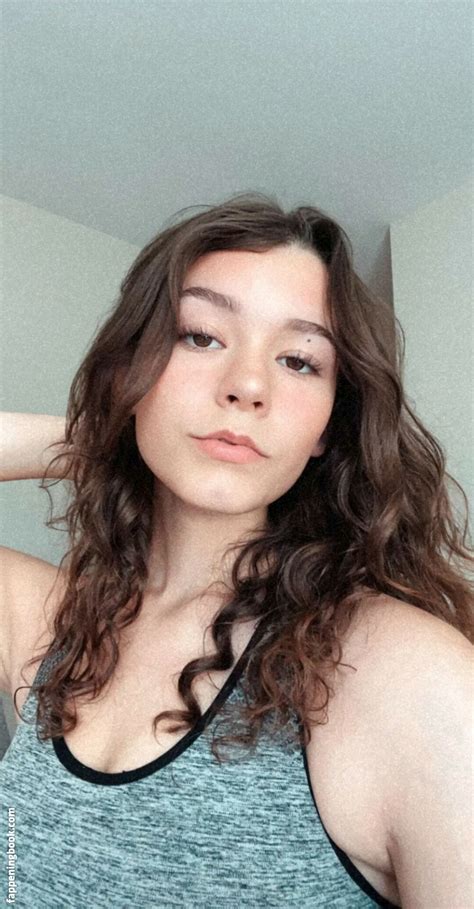 About Nikki Woods. American TikTok star who is best known for her lifestyle, fashion, and comedy-related video activity. She also has a popular Instagram account featuring more lifestyle, fashion, and modeling content. BEFORE FAME She first appeared on TikTok at the beginning of 2019. TRIVIA She has worked professionally as a model. 